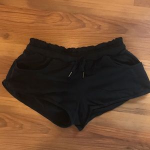 Lululemon strength and tone short
